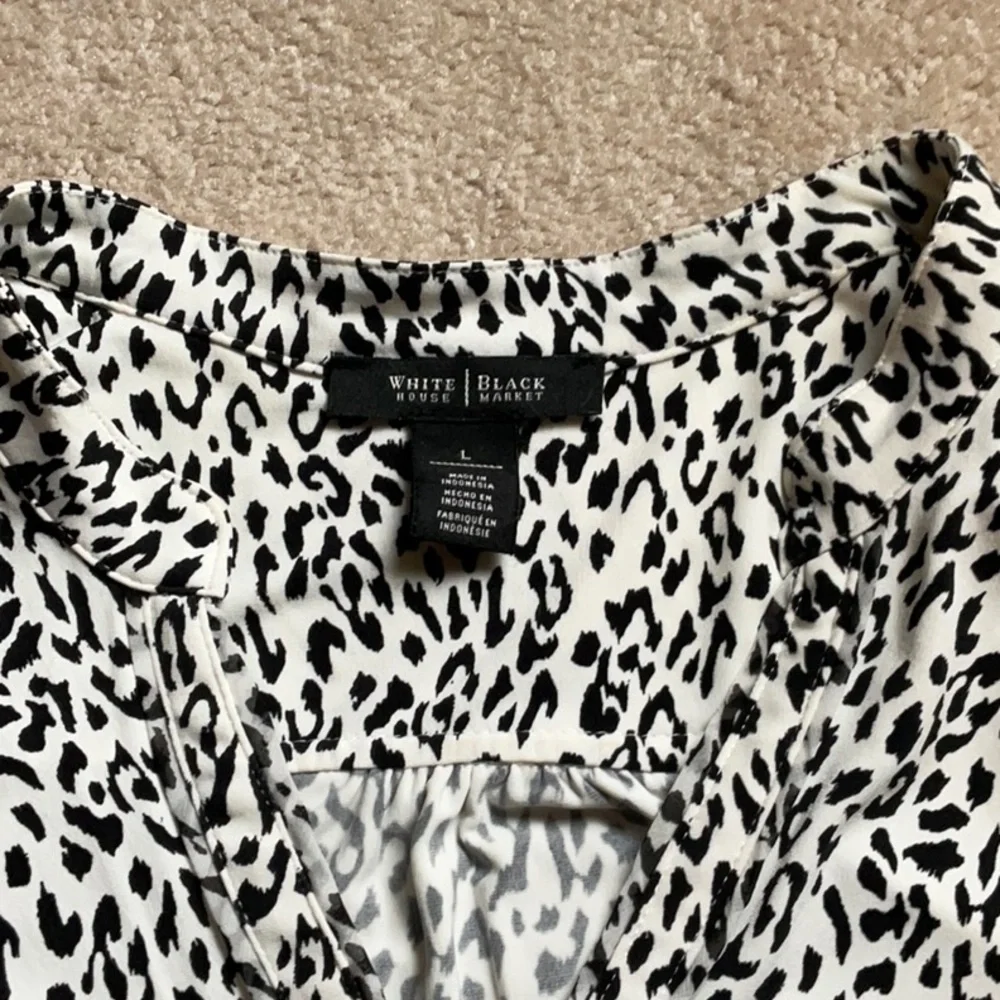 White House Black Market Sleeveless Blouse - Picture 3 of 7